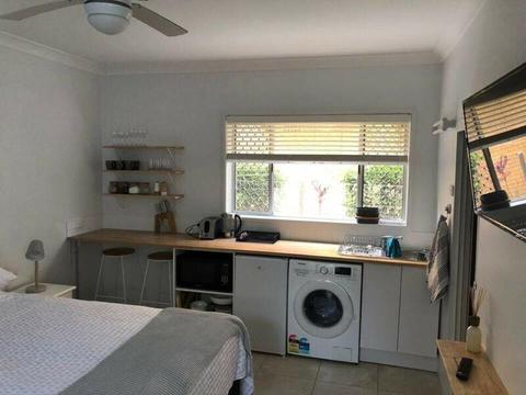 Short-Term Fully Furnished Studio Apartment in Bilinga $250 pw