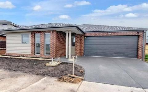 House for Rent in Clyde North (Family Home in Berwick Waters)