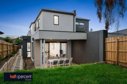 4a Scotts Street Bentleigh New Family Home with 3 living areas!