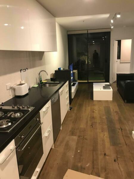 Room for rent in 2 bedroom apartment at Keilor rd essendon Nth