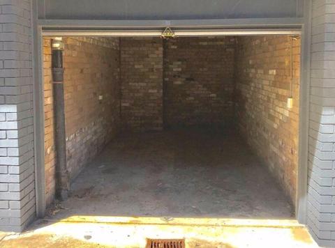 Large Garage on Leichhardt St / $130pw with power $100pw without