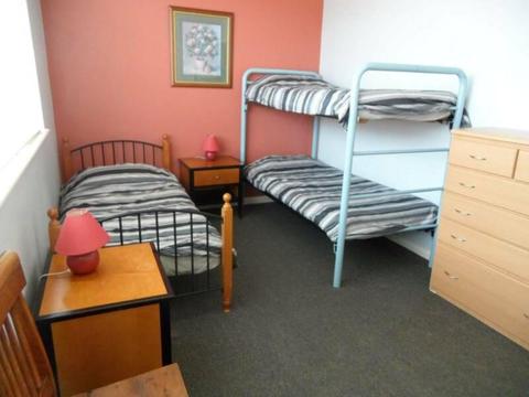 BEDS for TRAVELLING FEMALE in FURNISHED 2BR Flat, St.Kilda