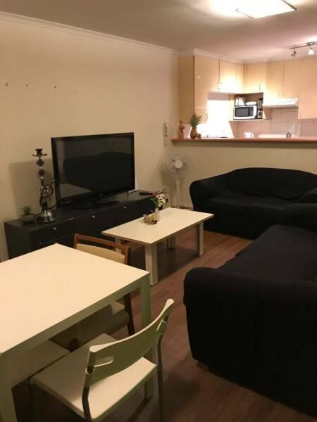 Place in double room Pitt St. (just 2 people in room)Now availabe