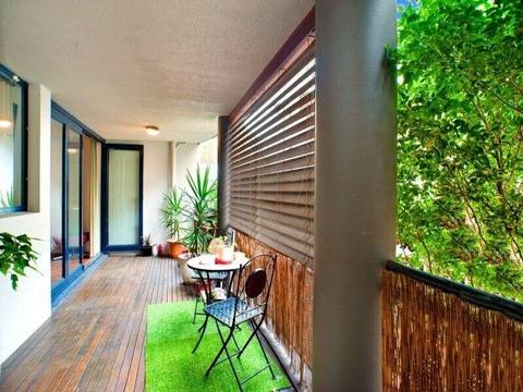 FULLY FURNISHED 2 BEDROOM APARTMENT ON CROWN ST, SURRY HILLS