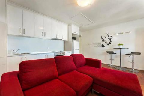 One bedroom Furnished Kangaroo Point Apartment $320 a week