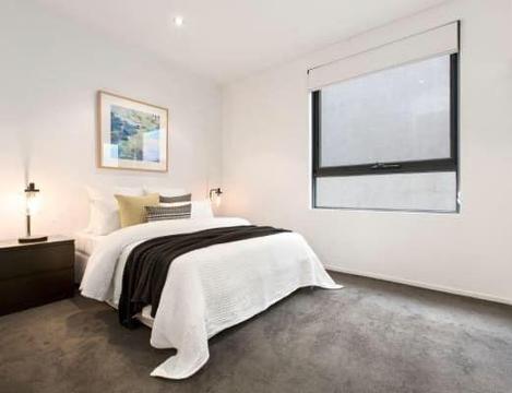 Master Bedroom with Private Ensuite - St.Kilda Rd, Melbourne 3004