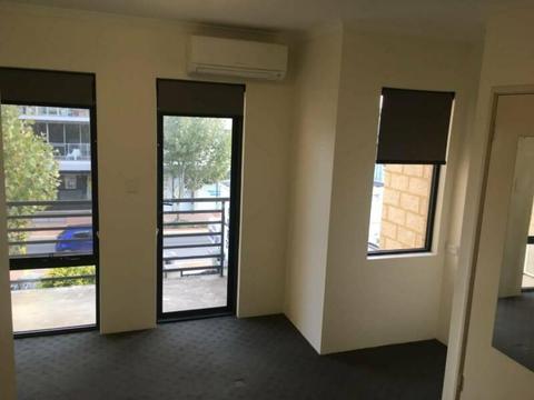 Awesome room for rent in WEST LEEDERVILLE!