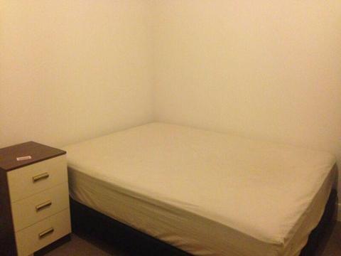 Large Fully Furnished Room - Close to City