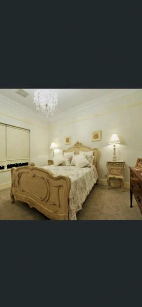 King size room in a luxury house next to IGA shops