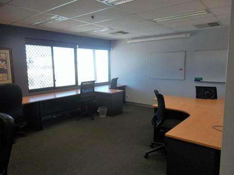 office space furnished with 6 Desks $130/ $140 pr week Gst