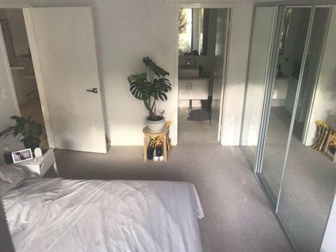 Room in 2/2 apartment in North Perth