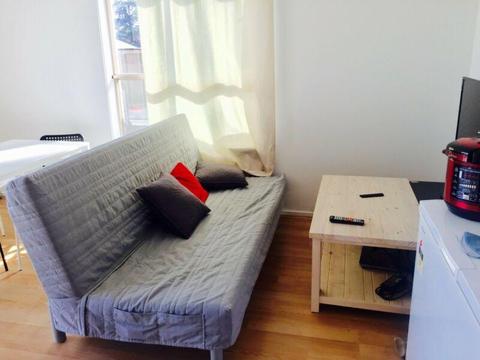 beautiful 1 room rent out，full furnished avaiable from 14th march