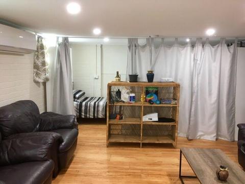 1 bed available in 4 share studio in Devonport