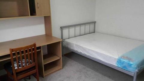 Cheap but nice and big room- Bills included