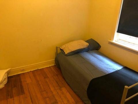 Room available in St Kilda