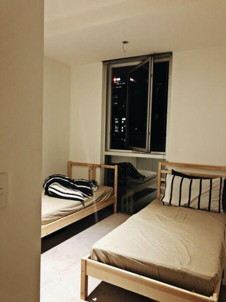 Southern Cross On Collins -Master two single Beds room available now