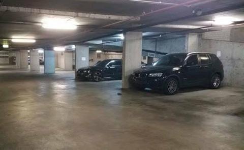 Parking spot available in Ultimo near central station
