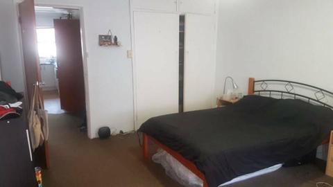 Short term private room, 5 min to Dee Why Beach