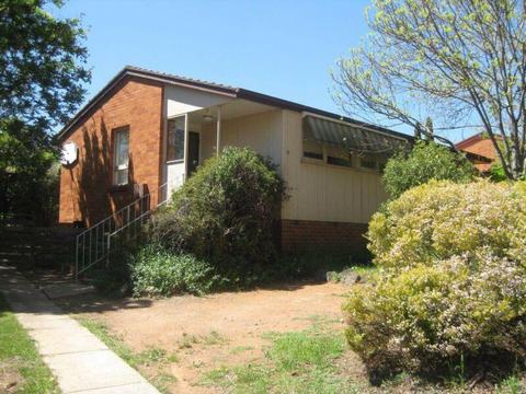 FAMILY HOME IN GREAT LOCATION (Chifley)