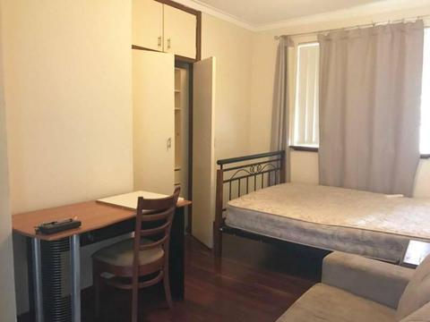 Huge Master Room in Vic Park. 5Mins to Train Station. Single Only