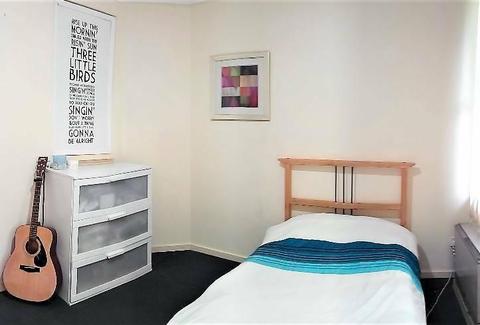 Nice Furnished Room - 10mins to/from CBD!