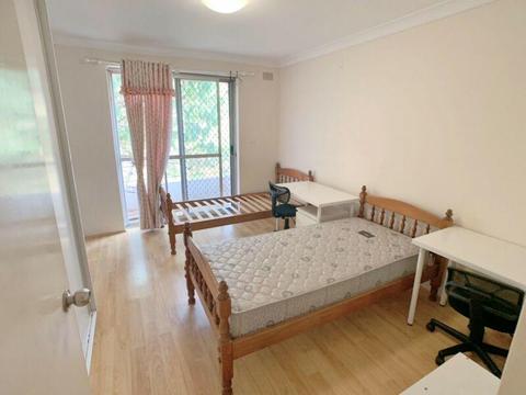 Burwood master bedroom with en-suite bills included