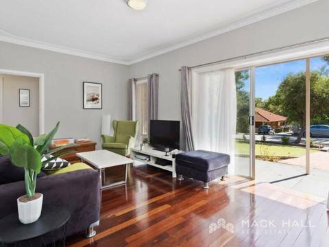 Room in 3 bedroom Cottesloe house