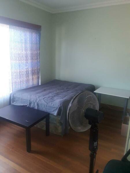 Cheap room for rent in Thomastown