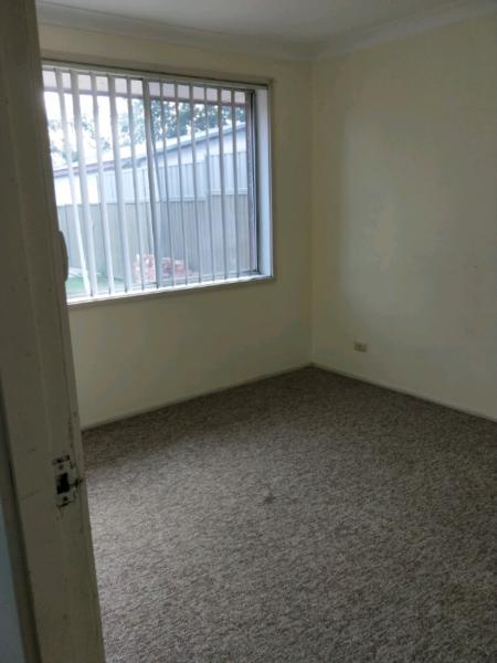 One room for rent close to Minchinbury