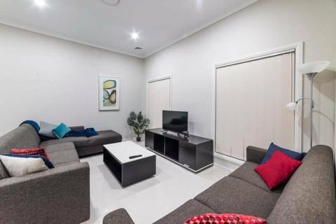 Friendly Tenant Wanted - House with a room in Kellyville