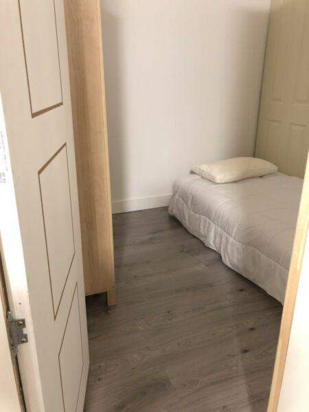 1 bed available for Girl opposite to Chatswood Chase