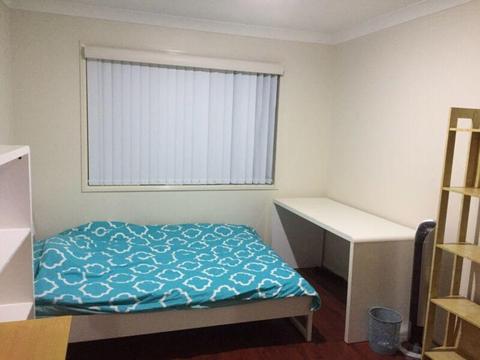 Southport Master Bedroom For Rent - Female or Couple ONLY