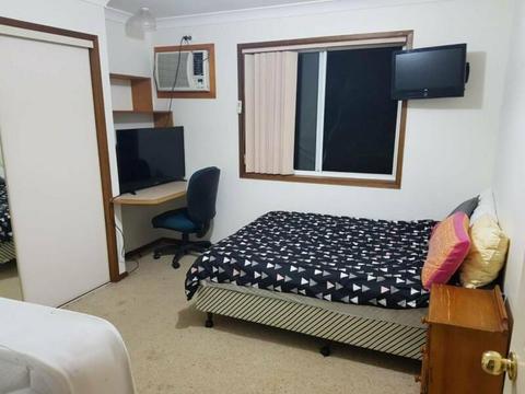 Furnished Air-Con Room with FREE WIFI Near Garden City & Griffith
