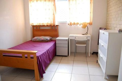Two bed rooms available in Murarrie