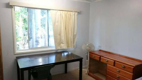 POHLMAN ST, SOUTHPORT ROOM FOR RENT