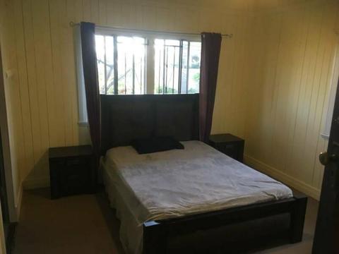 BIG ROOM available in a LEAFY house in TARINGA