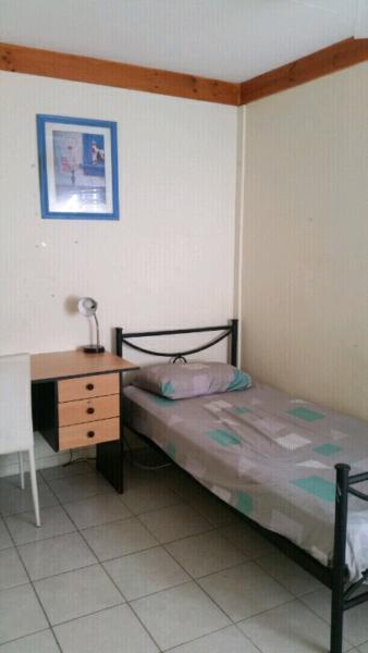 CLEAN quiet FREE WIFI & LAUNDRY no bills 2 SINGLE ROOMS