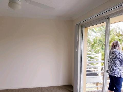 Master bedroom in Mermaid Waters townhouse for Rent !!!