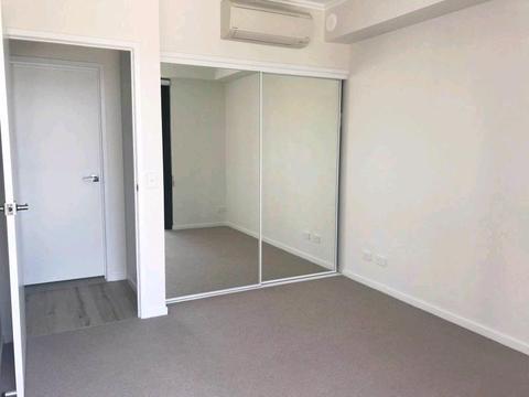 Bedroom and private bathroom in Robina