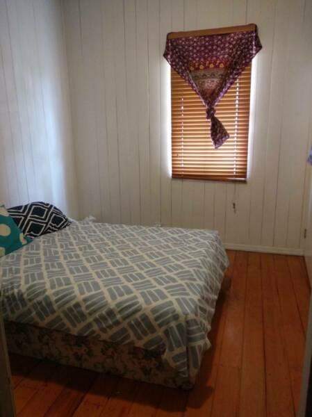 PRIVATE room AVAILABLE CLOSE TO QUT KELVIN GROVE