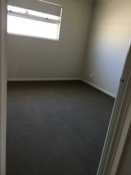 Room for rent in Mawson Lakes, townhouse