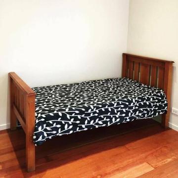 available room in a shared student house at edwardstown