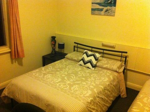 Large room for rent at Glenelg foreshore $75 a Night. Weekly avail
