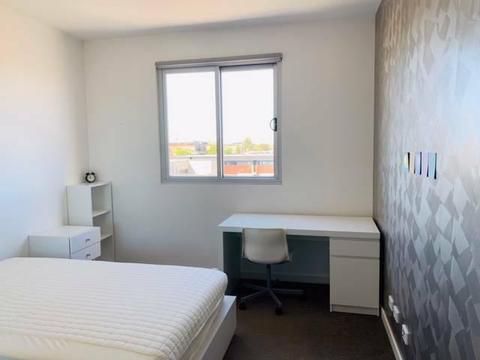 Furnished room with own bathroom in Bentleigh Sharehouse