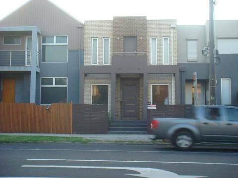 Bedroom in Yarraville, $700 per month with your own bathroom!