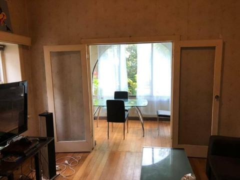 Large Room Available In St Kilda!!