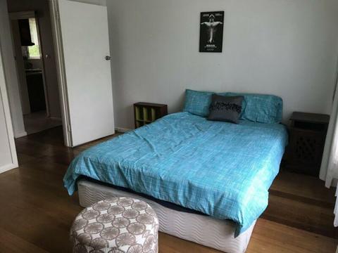 Room available in a share house Glen Waverley