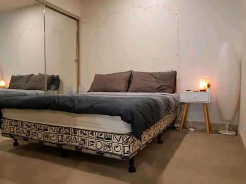 Private room for couples/friends in the CBD!