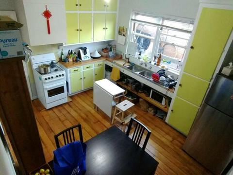 Room for rent in warm Heidelberg West Sharehouse