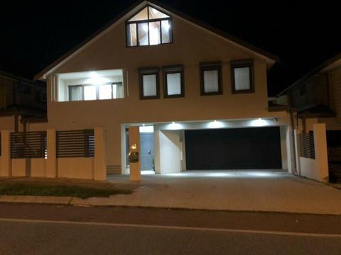 Close to Scarborough beach Share house couples room available